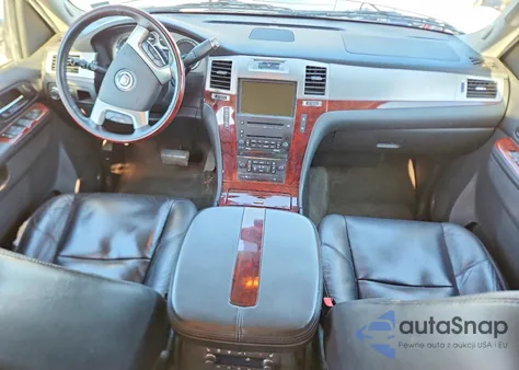 2010 Cadillac Escalade Esv Premium z USA, uszkodzony, nr VIN 1GYUKJEF7AR190885